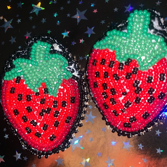 Strawberry earrings - Picture 1 of 1